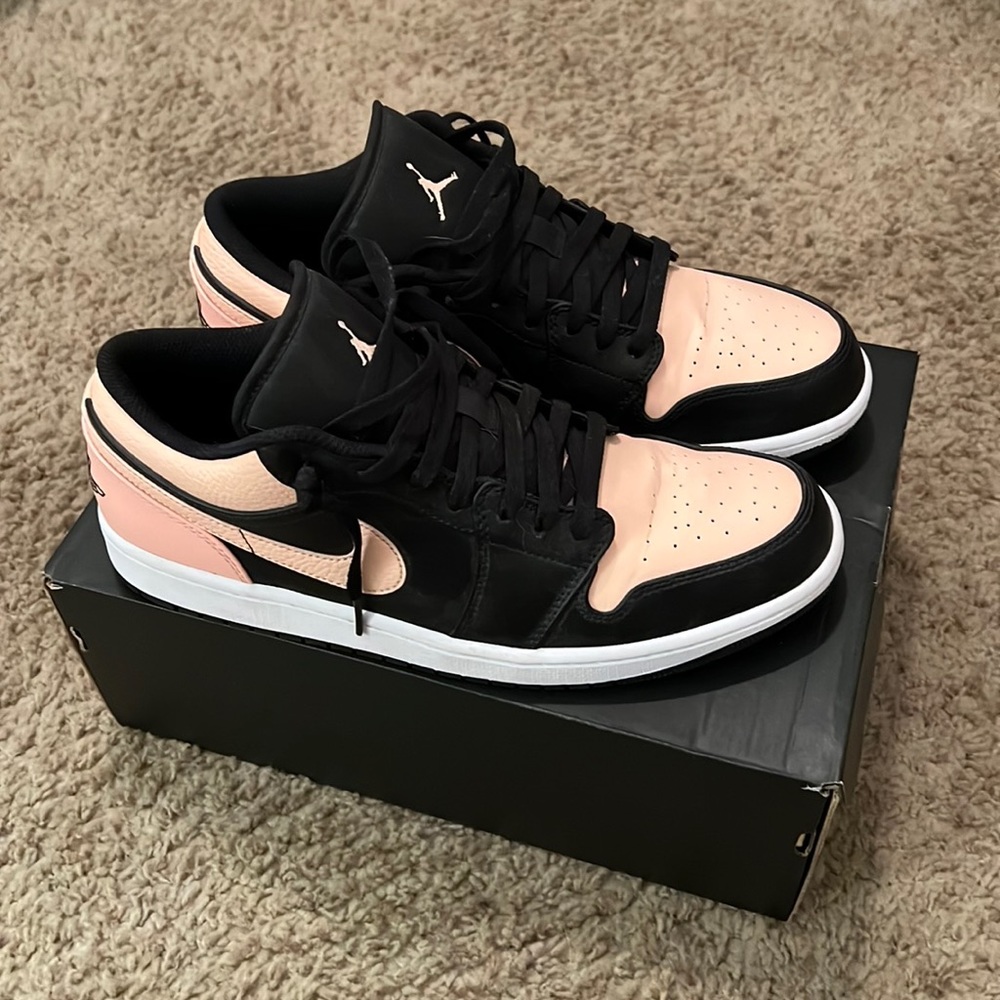 Jordan 1 low 11.5 crimson tint (worn twice)